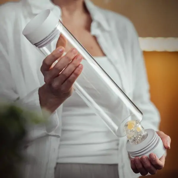 Anwendung SANA Edelsteinwasserflasche